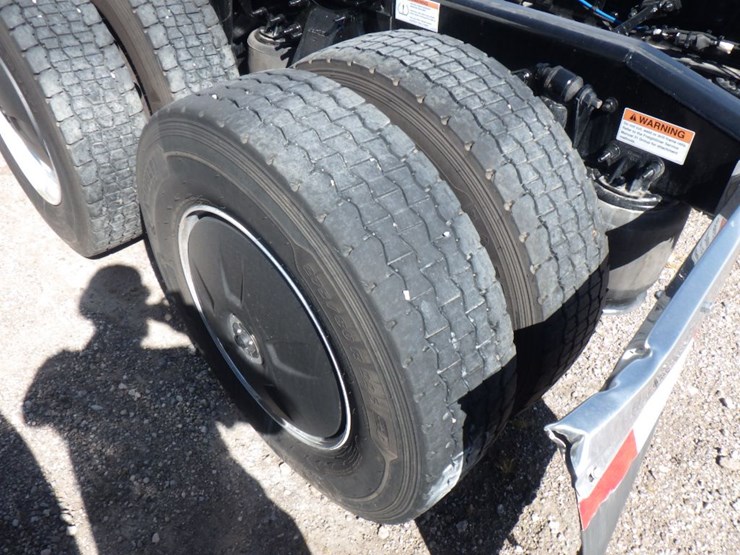 2024-freightliner-cascadia-126-image-14