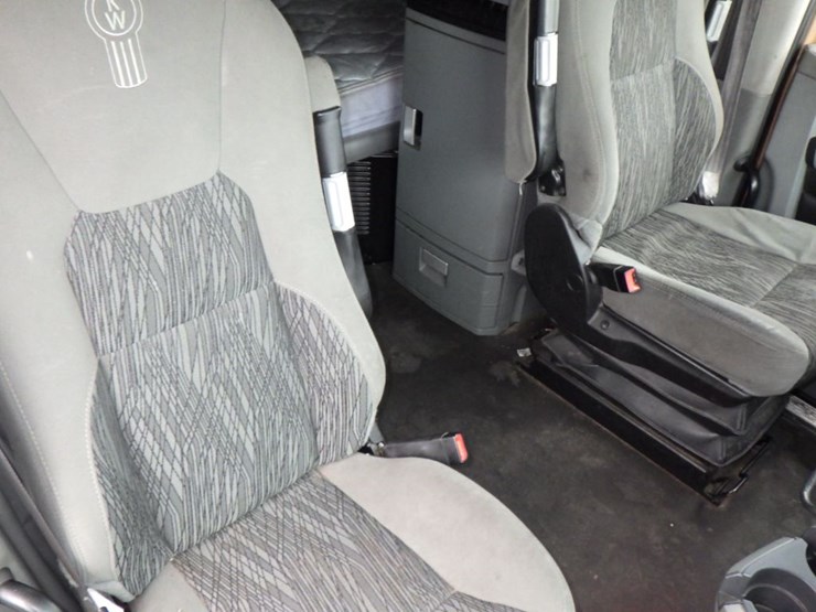 2022-kenworth-t680-image-4