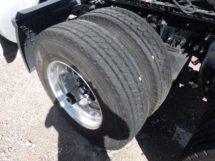 2024-freightliner-cascadia-126-image-17