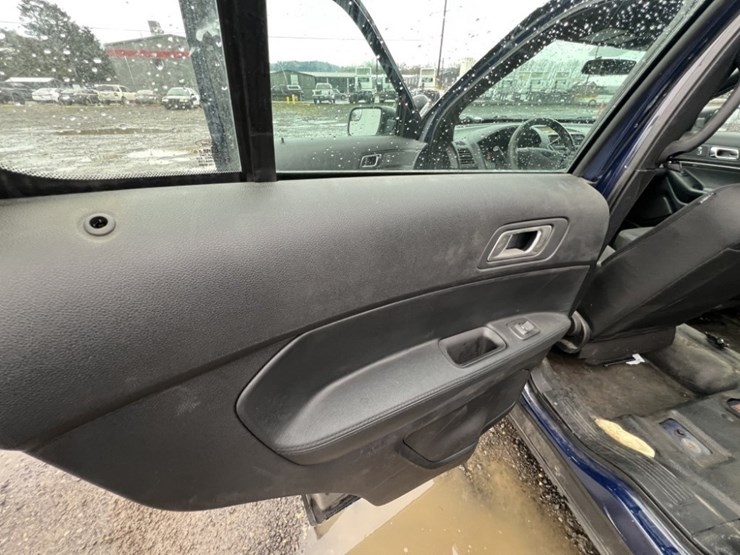 2017-ford-explorer-image-21