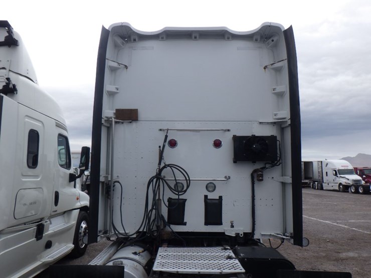 2017-kenworth-t680-image-13