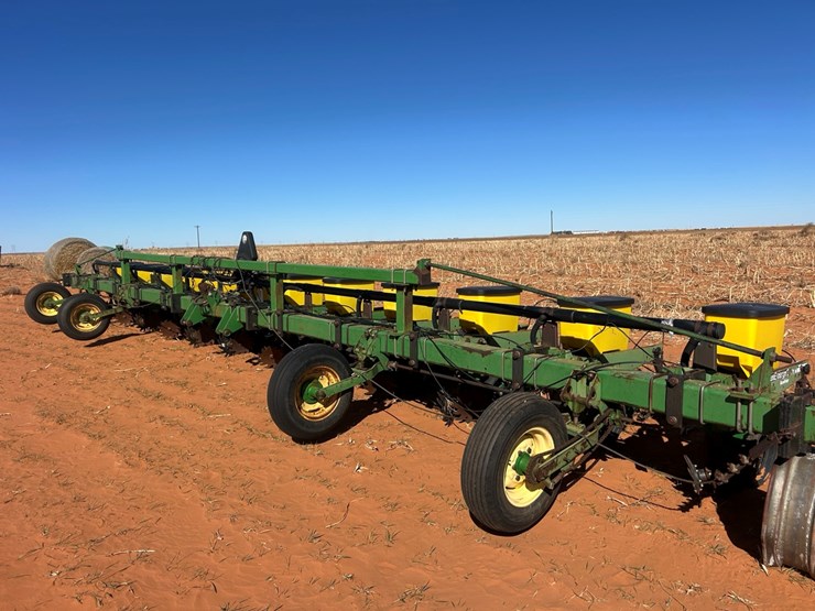 john-deere-7300-image-7