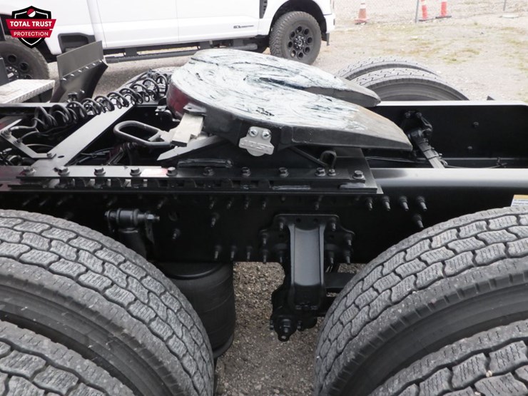 2025-volvo-vnl-760-image-15