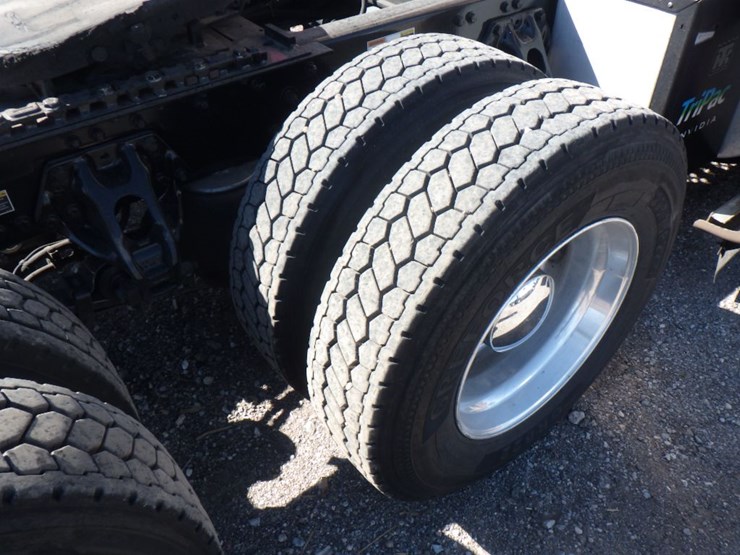 2020-kenworth-t680-image-8