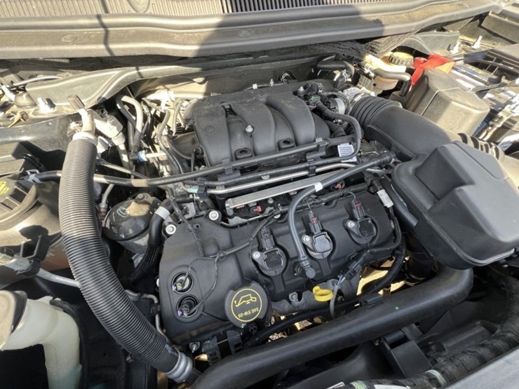 2016-ford-explorer-image-11