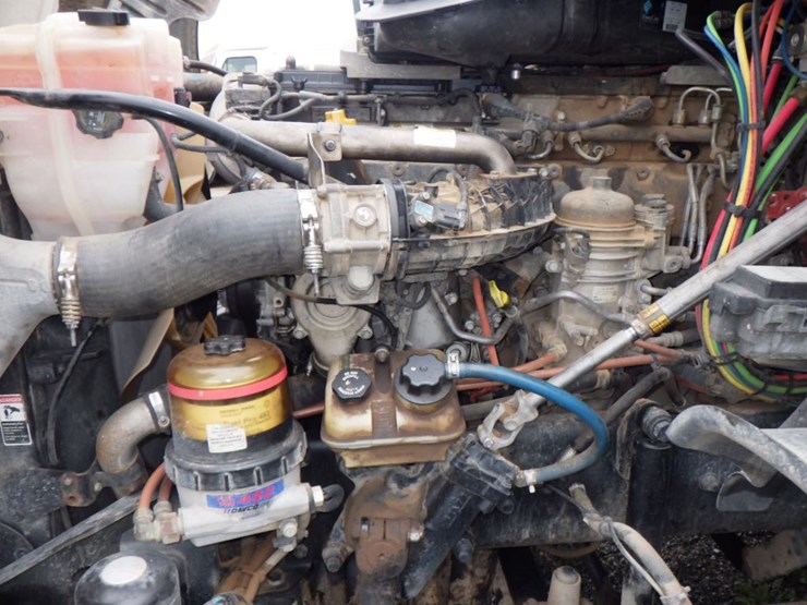 2016-freightliner-cascadia-125-image-18