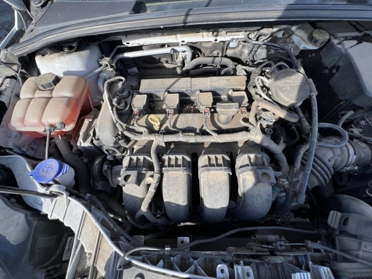 2014-ford-focus-sedan-image-13