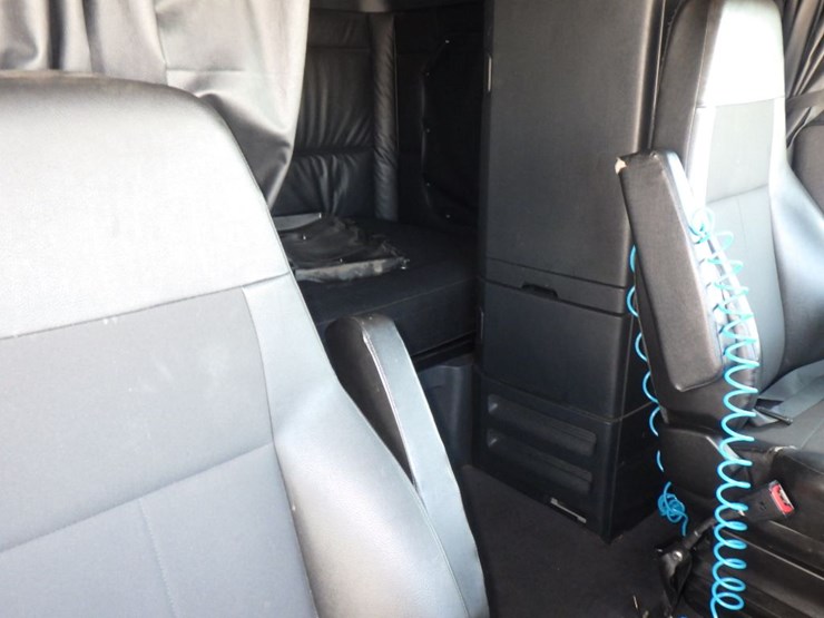 2024-freightliner-cascadia-126-image-5