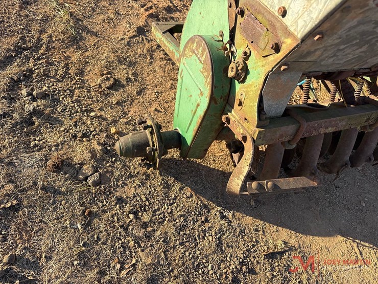 8'-pull-type-grain-drill-image-8