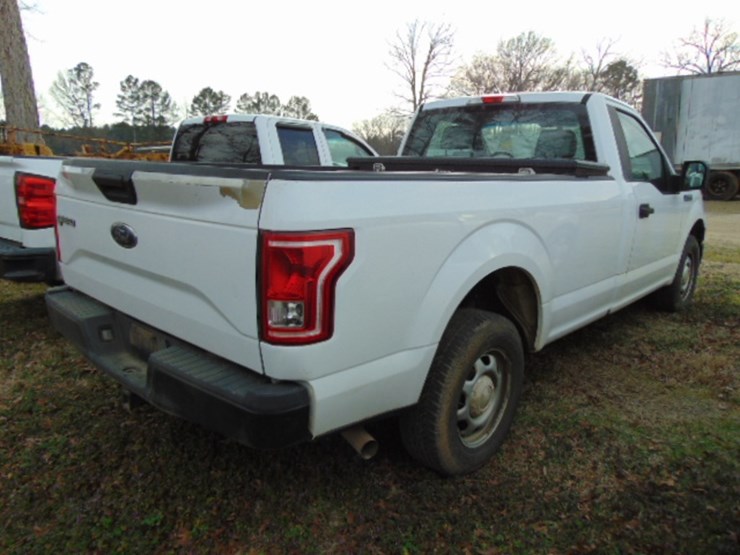 2017-ford-f150-xl-image-2