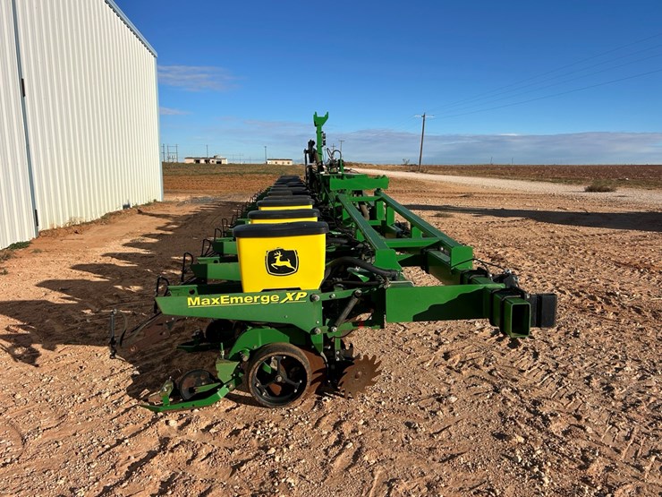 john-deere-1700-image-2