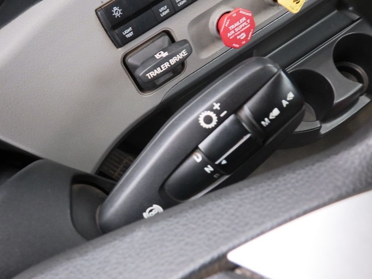 2022-freightliner-cascadia-126-image-15