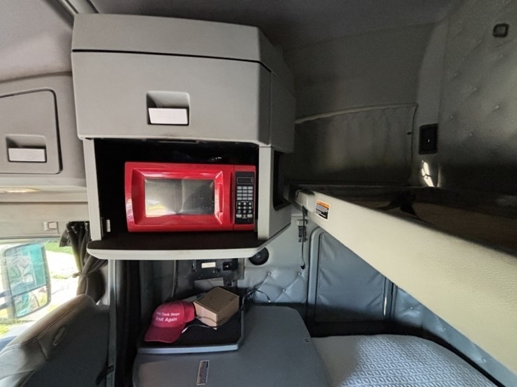 2016-kenworth-t680-image-36