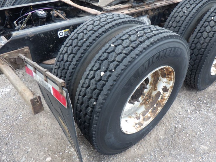 2017-kenworth-t680-image-9