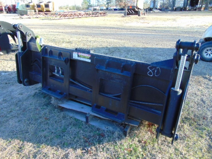 4-in-1-clam-bucket-image-2