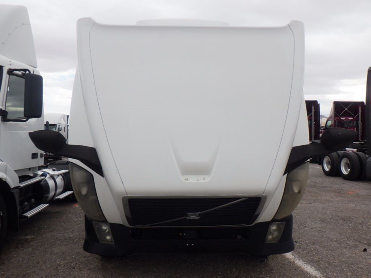 2012-volvo-vnl-300-image-17