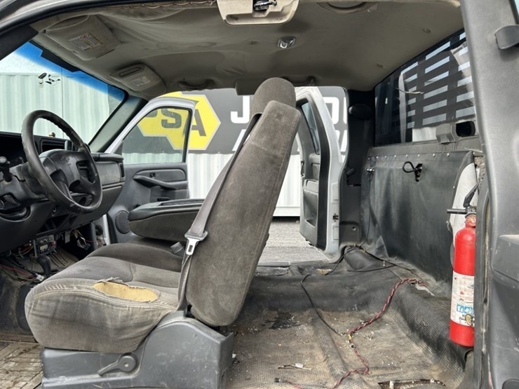 2006-chevrolet-silverado-3500-image-26