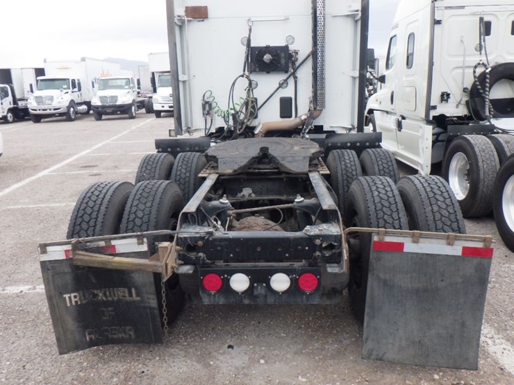 2016-kenworth-t680-image-12