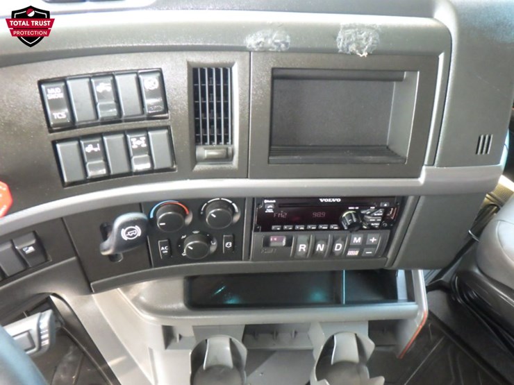 2021-volvo-vnl-760-image-15