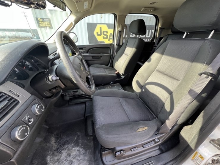 2012-chevrolet-tahoe-image-25