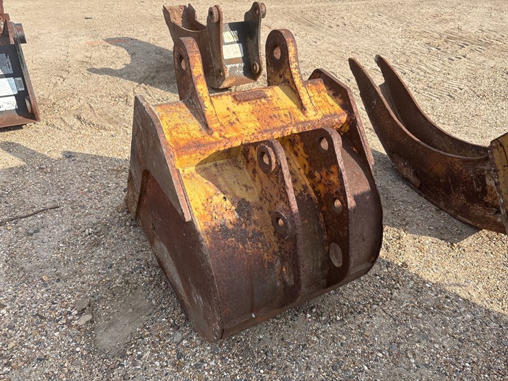 #3551-•-24in-digging-bucket-image-3