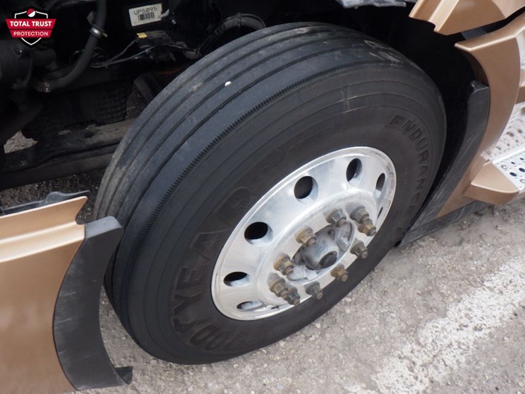 2023-freightliner-cascadia-126-image-21