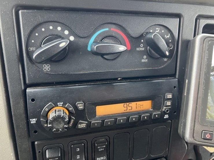 2013-international-7500-s/a-dump-truck-image-32