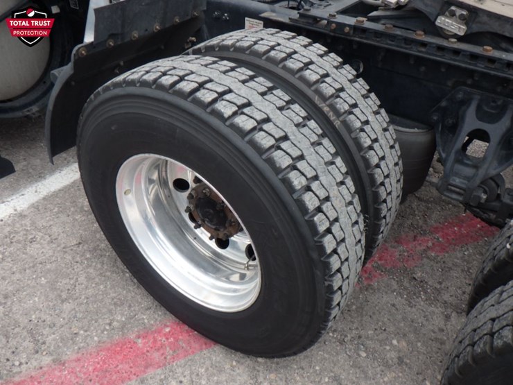 2022-kenworth-t680-image-13