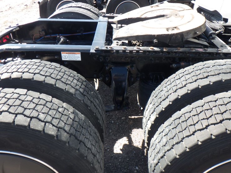 2024-freightliner-cascadia-126-image-7