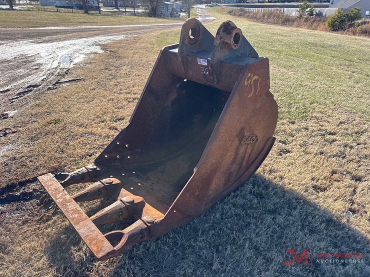 esco-36"-tooth-bucket-excavator-attachment-with-sand-foot-image-4