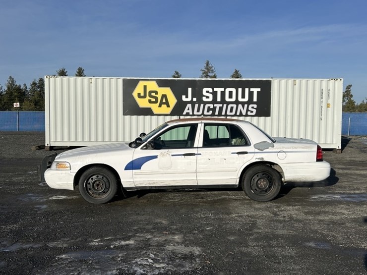 2007-ford-crown-victoria-sedan-image-2