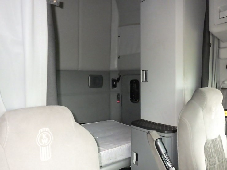 2022-kenworth-t680-image-5