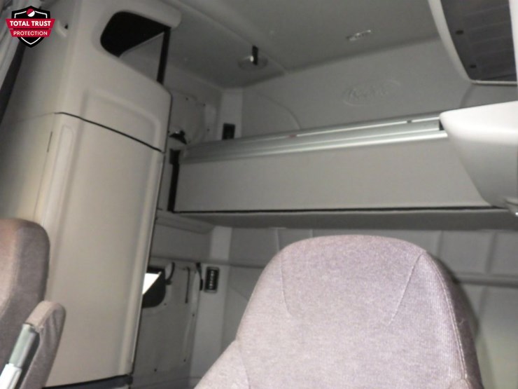 2022-peterbilt-579-image-18