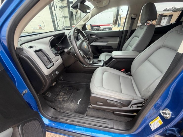 2019-chevrolet-colorado-image-33