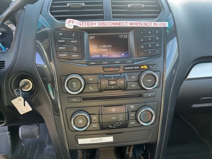 2016-ford-explorer-image-32