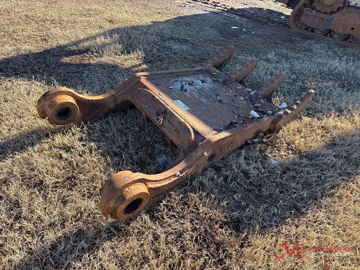 solesbee-4-finger-thumb-excavator-attachment-image-2