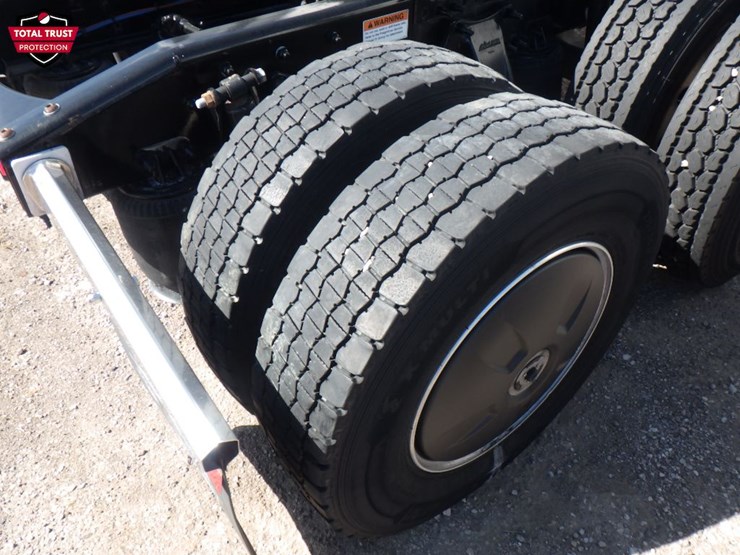 2024-freightliner-cascadia-126-image-8