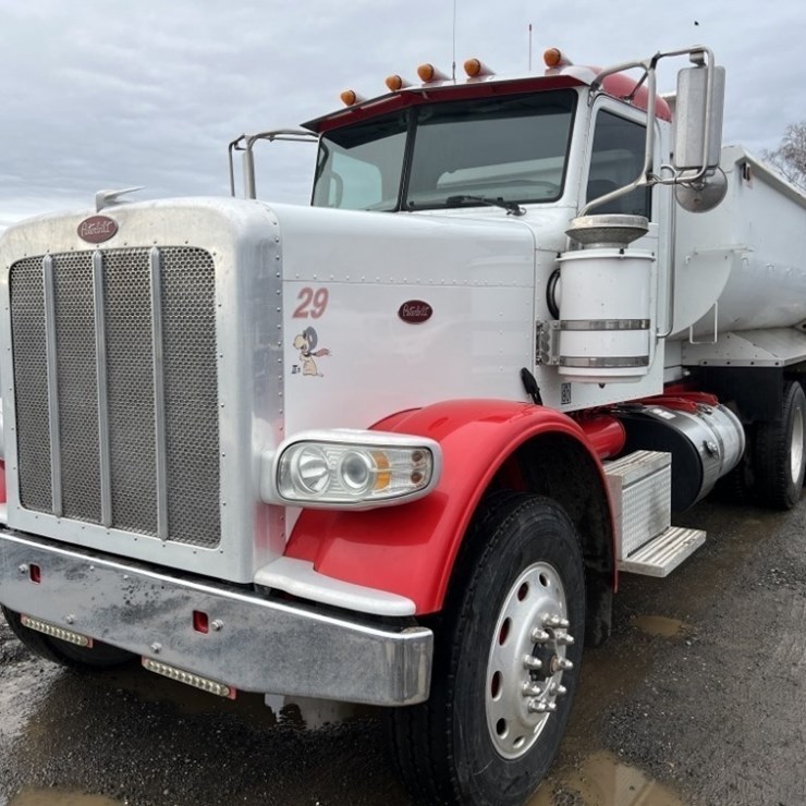2017 PETERBILT 389