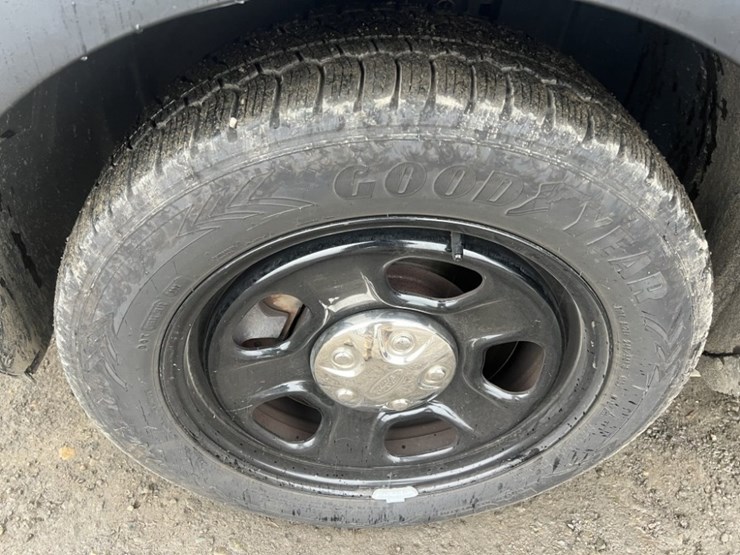 2017-ford-explorer-image-15