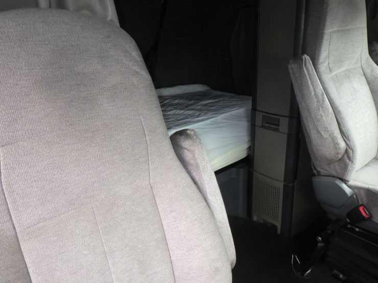 2017-freightliner-cascadia-125-evolution-image-6