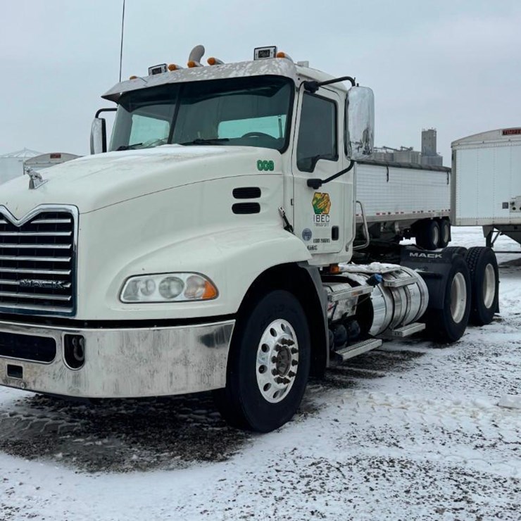2018 Mack CXU613 Day Cab