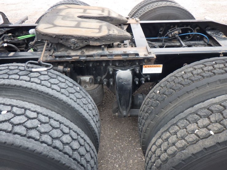 2019-freightliner-cascadia-126-image-18