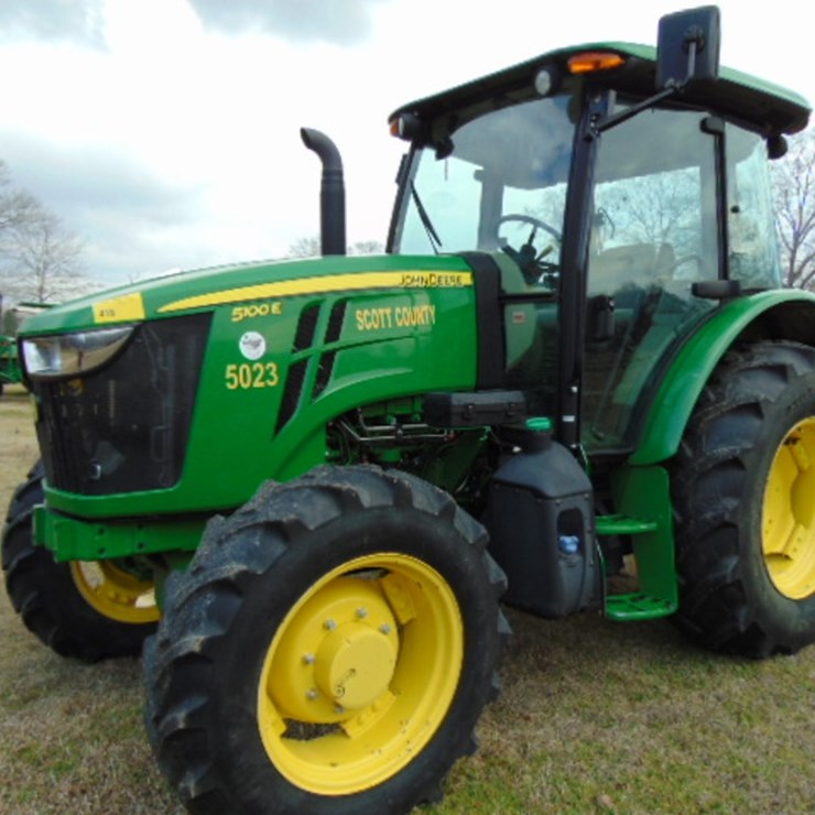 JOHN DEERE 5100E