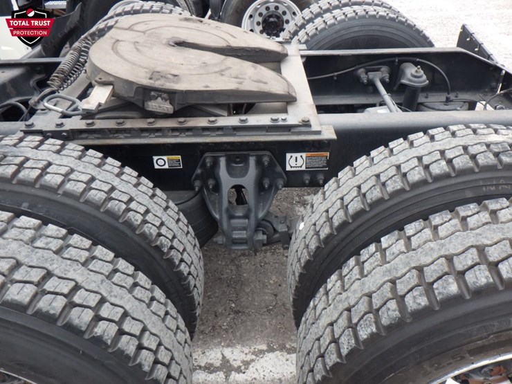 2022-peterbilt-579-image-14