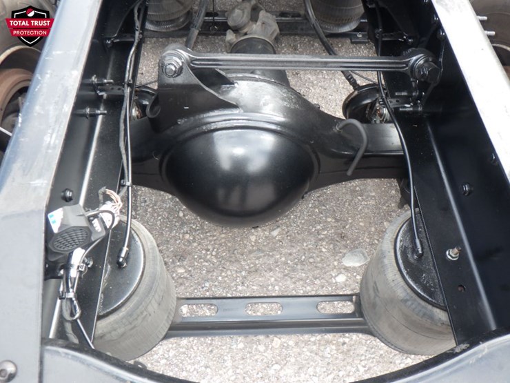 2020-volvo-vnl-760-image-11