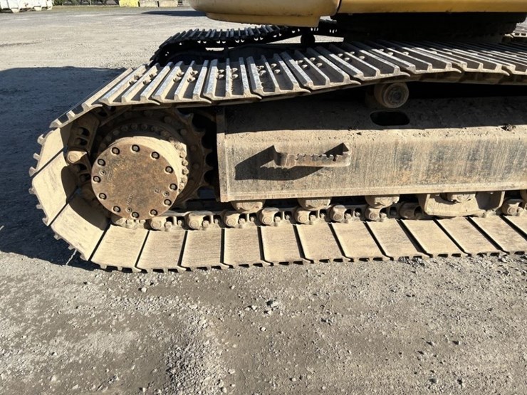 2004-deere-225c-lc-image-20