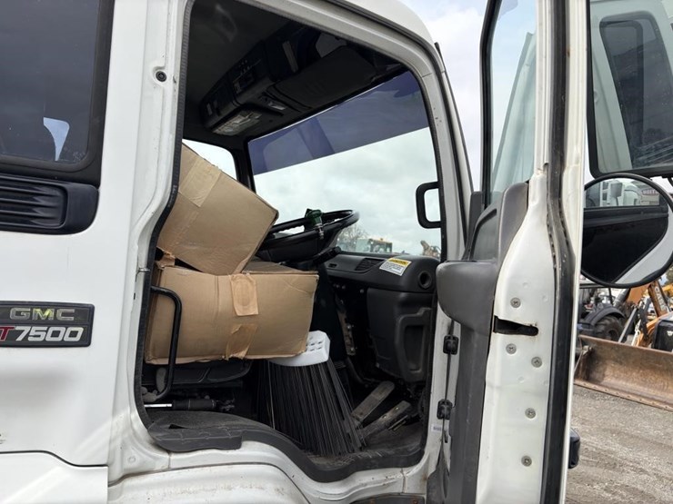 2009-gmc-t7500-image-9