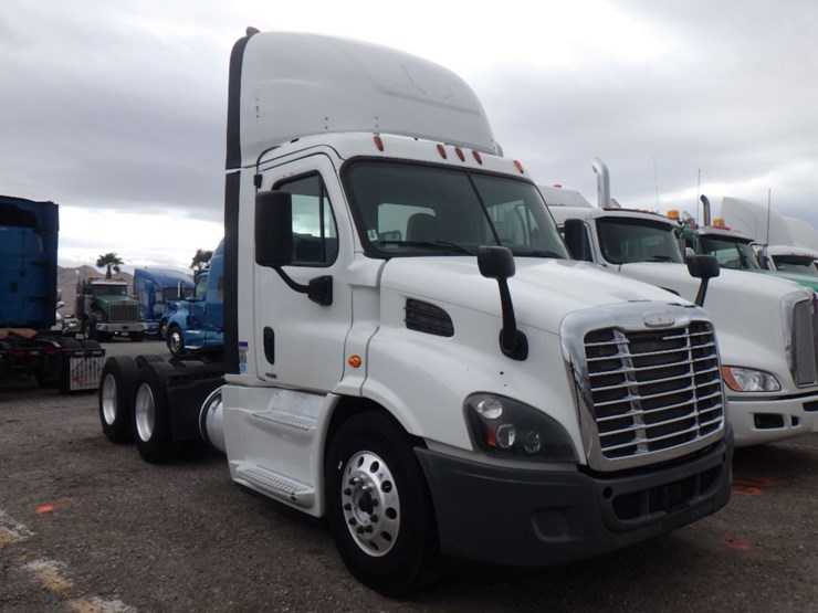 2015-freightliner-cascadia-113-evolution-image-3