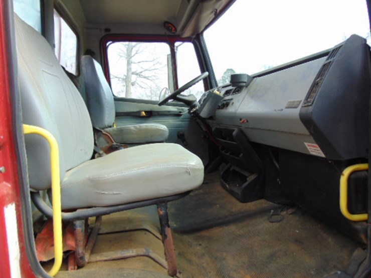 1997-freightliner-fl70-image-7