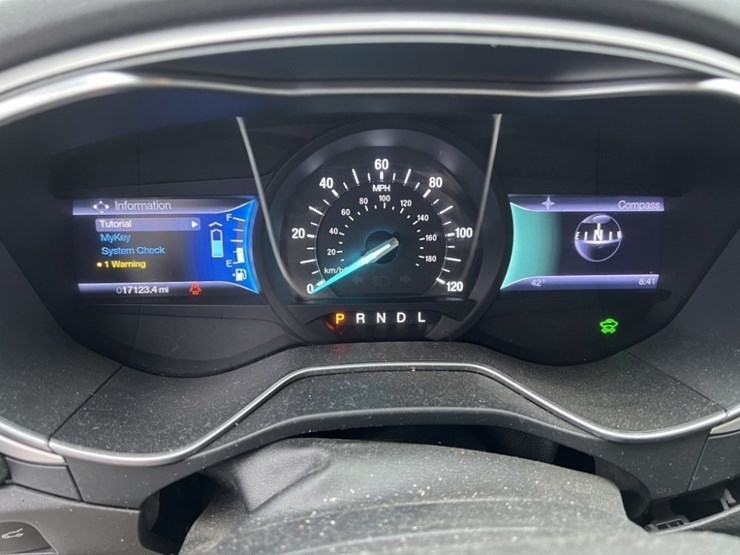 2013-ford-fusion-se-hybrid-sedan-image-24